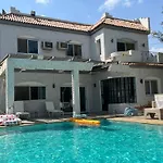 Villa By The Pyramids